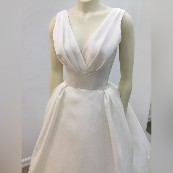 Peter Langner Couture Wedding Gown: Annabelle - Picture 3 of 13